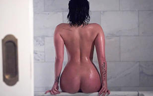 MrSkin Demi Lovato –  the Trending Star’s  Buns on Her B-Day  WEB-DL Videoclip
