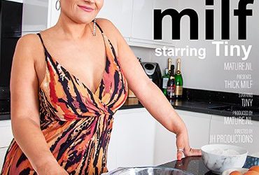 MATURE.NL Thick MILF Tiny gets wet in her kitchen  [SITERIP VIDEO 2020 hd wmv 1920×1200]